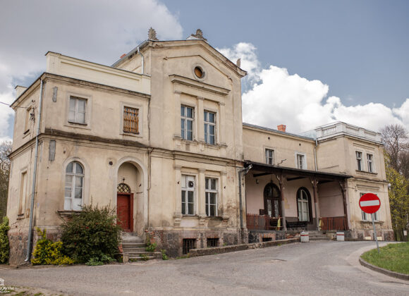 Dwór w Nekli - zabytkowa siedziba służąca mieszkańcom pałac-w-nekli (16)