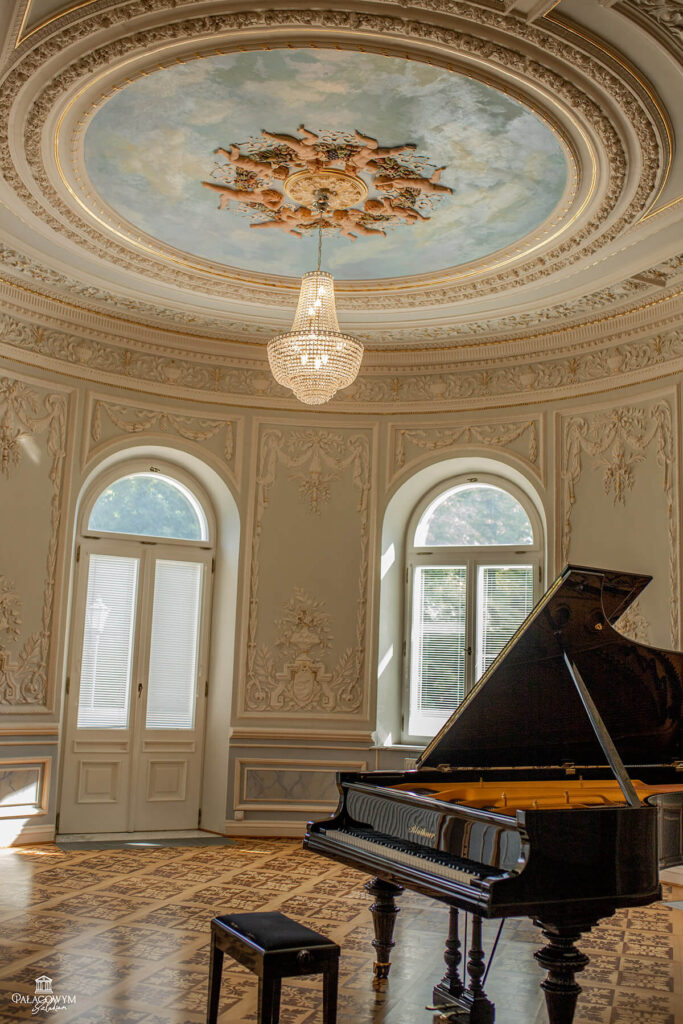 sala balowa w pałacu w kościelcu kolskim