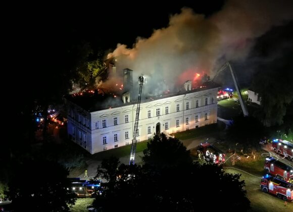 Pożar barokowego pałacu w Konarzewie pod Poznaniem pożar pałacu w konarzewie