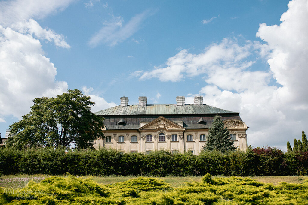 pałac w ciążeniu