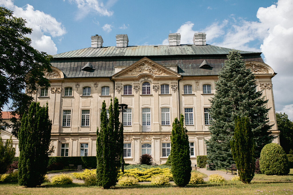pałac w ciążeniu