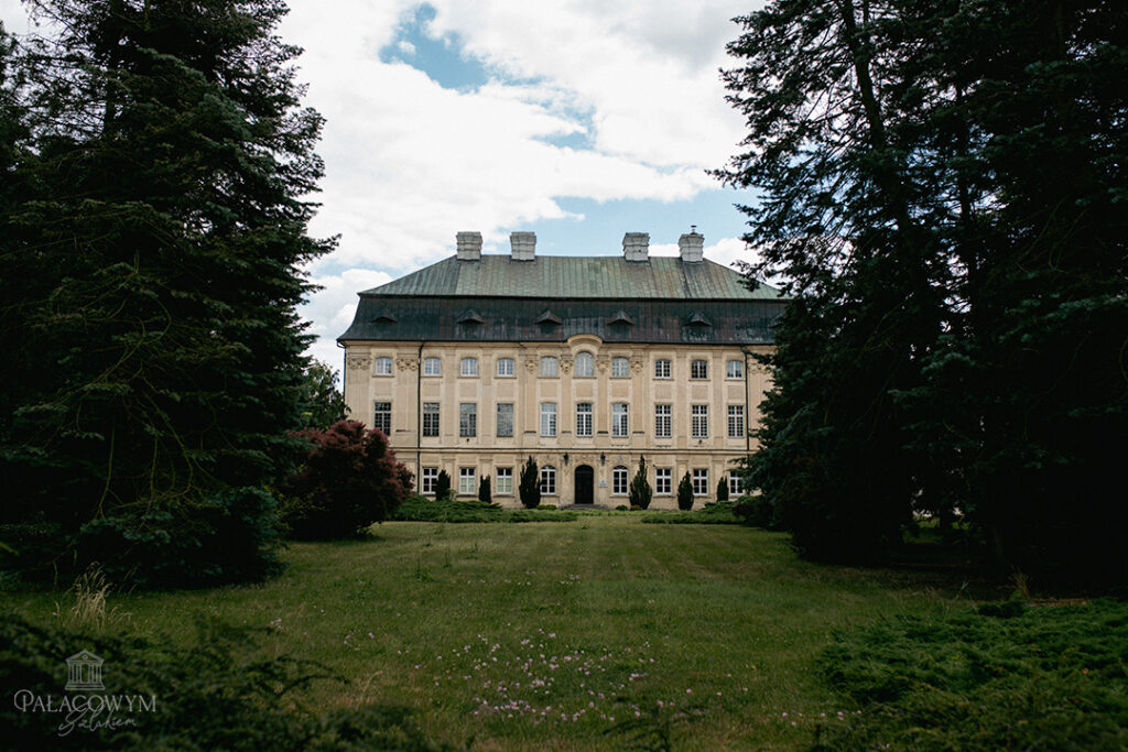 pałac w ciążeniu