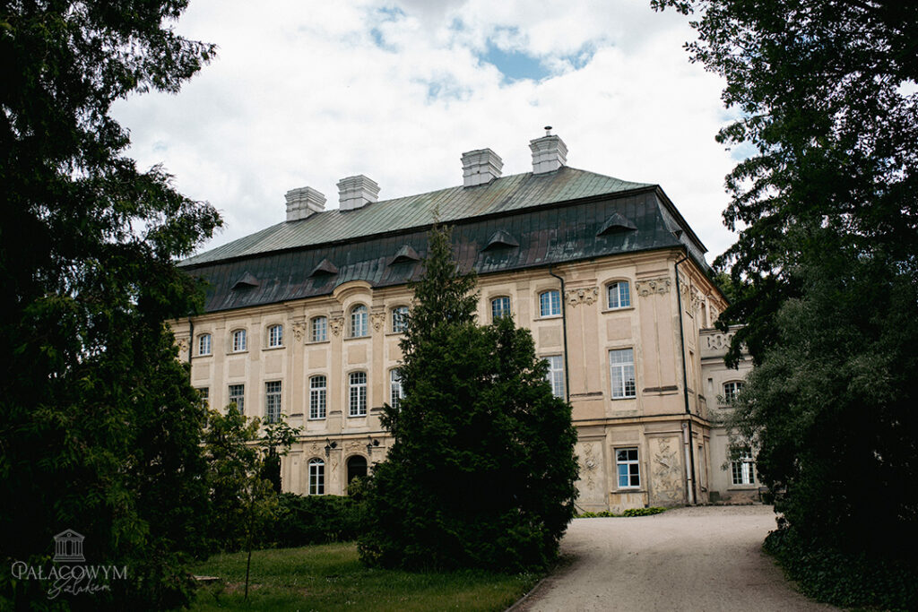pałac w ciążeniu